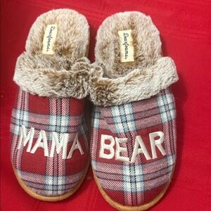 Dearfoams Red  Plaid Mama Bear Slippers. NEW Sz 7/8. Warm and cozy